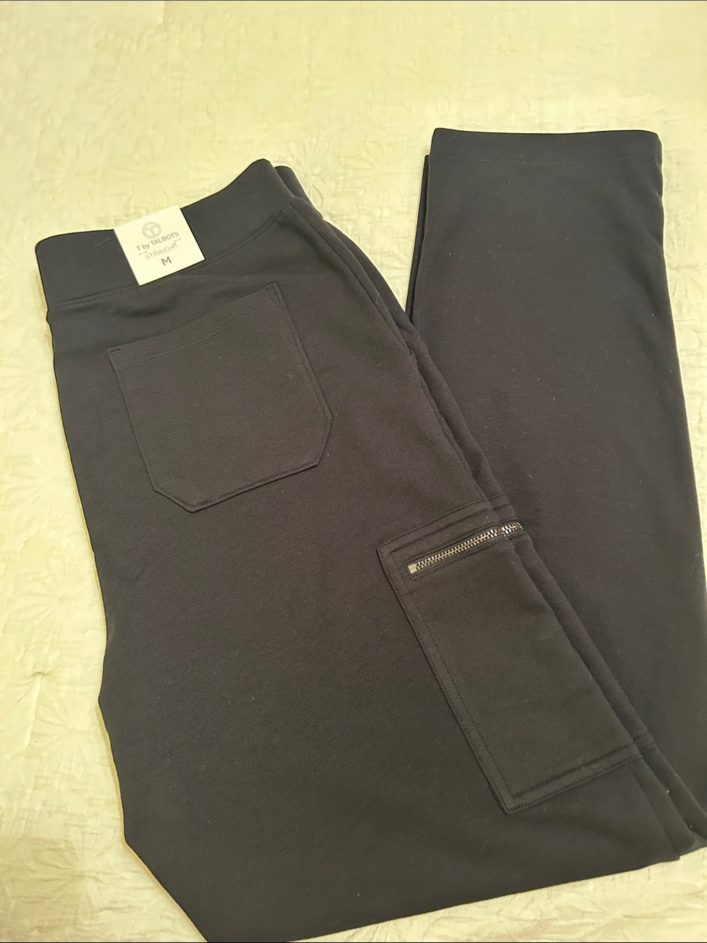 Talbots Black womens Cargo Sweatpants with Zip Pockets
Size M
NWT